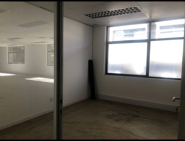 357M² OFFICE TO LET IN SANDHURST